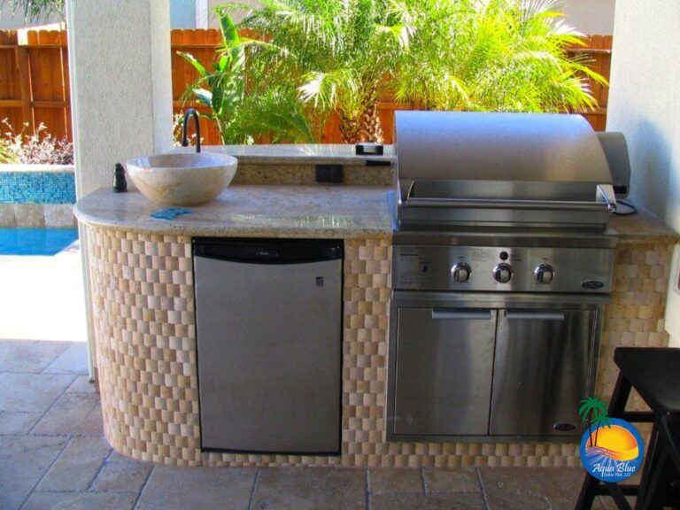 outdoor kitchen