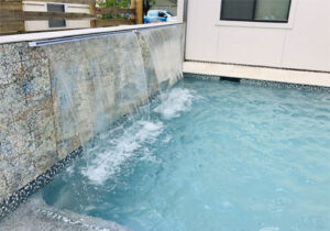 custom features by aqua blue custom pools